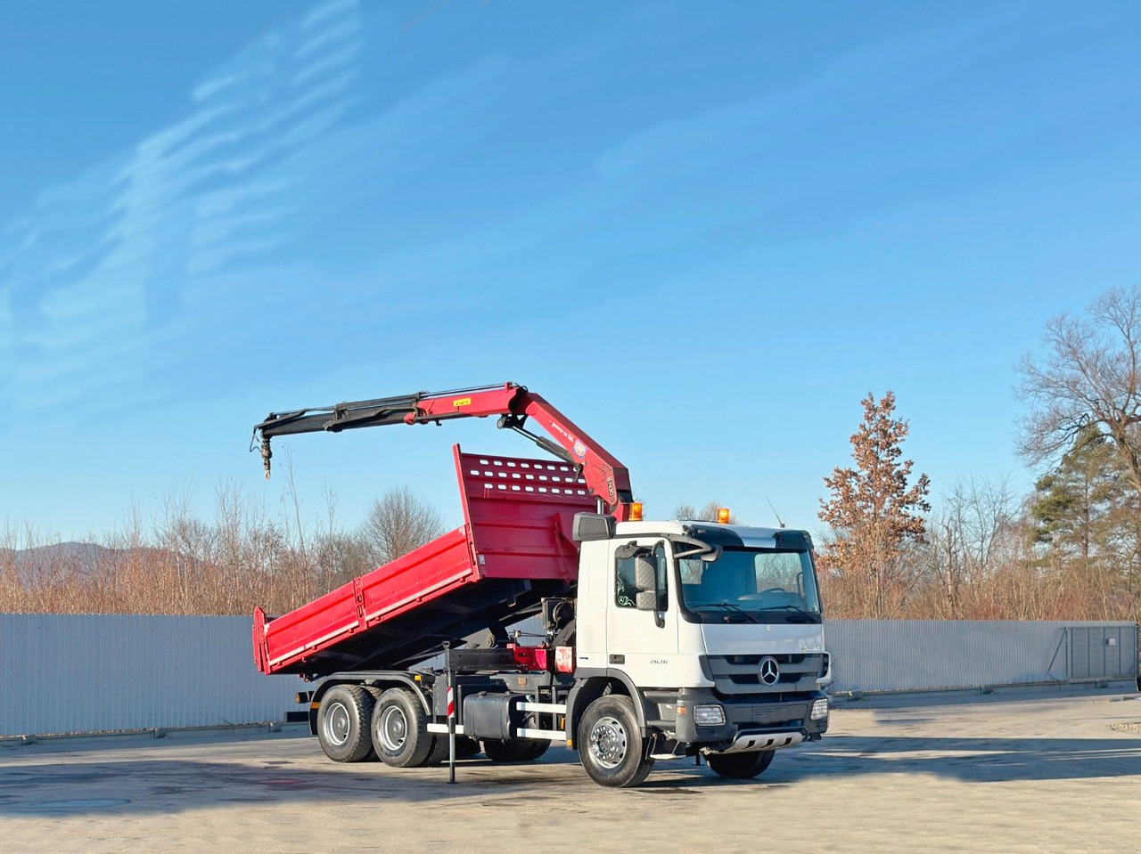 Mercedes-Benz ACTROS 2636* KIPPER 5,25 + BORDMATIC / 6x4 - Camion grue: photos 2 Mercedes-Benz ACTROS 2636* KIPPER 5,25 + BORDMATIC / 6x4 - Camion grue: photos 2