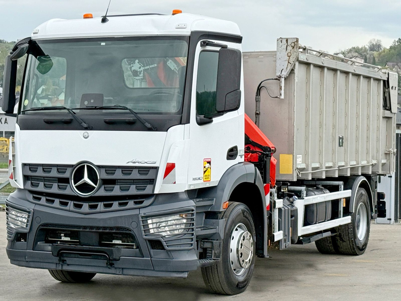 Mercedes-Benz AROCS 1830* KIPPER 5,00m * PK 7.501 SLD A + FUNK - Camion grue: photos 4 Mercedes-Benz AROCS 1830* KIPPER 5,00m * PK 7.501 SLD A + FUNK - Camion grue: photos 4