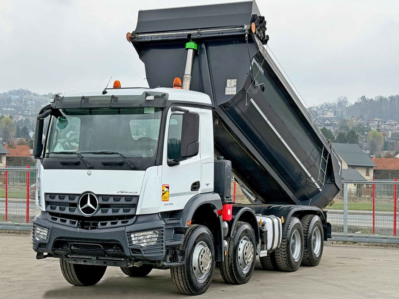 Mercedes-Benz AROCS 3246* KIPPER / 8x4 * TOPZUSTAND - Camion benne: photos 3 Mercedes-Benz AROCS 3246* KIPPER / 8x4 * TOPZUSTAND - Camion benne: photos 3