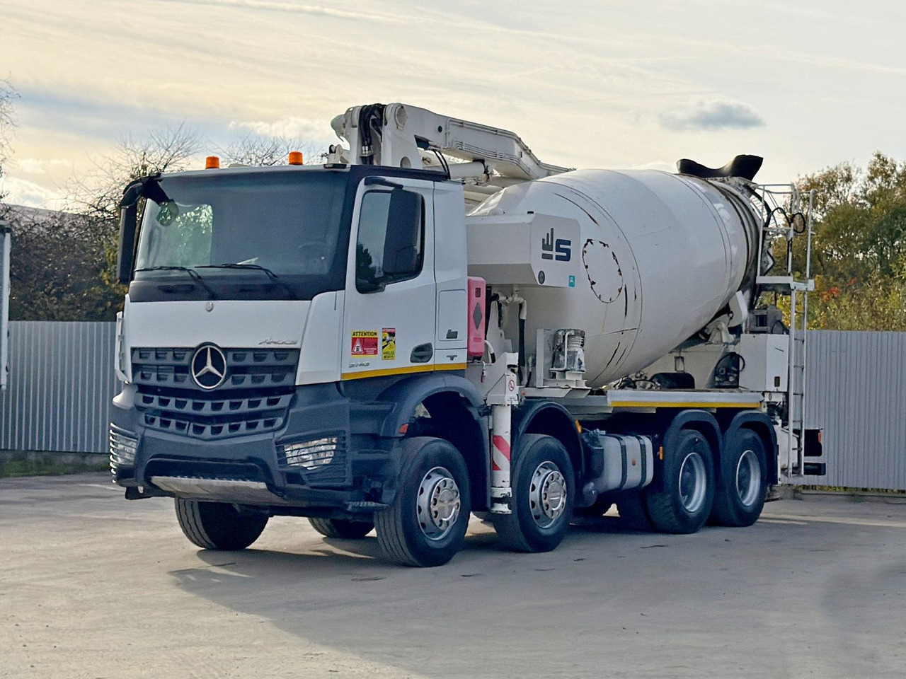 Mercedes-Benz AROCS 3743 * Betonpumpe + FUNK * 8x4 * TOP - Camion pompe: photos 2 Mercedes-Benz AROCS 3743 * Betonpumpe + FUNK * 8x4 * TOP - Camion pompe: photos 2