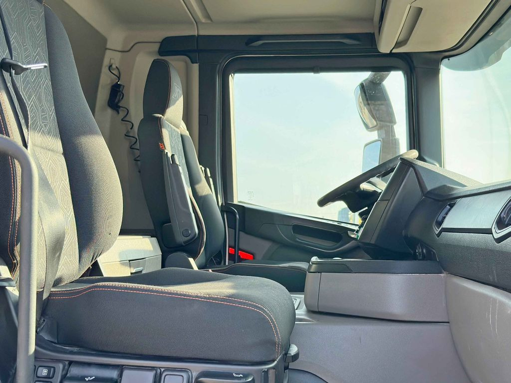 Photo d'intérieur 1: Camion benne Scania G 410 * Kipper + BORDMATIC* TOPZUSTAND / 8x4 Scania G 410 * Kipper + BORDMATIC* TOPZUSTAND / 8x4