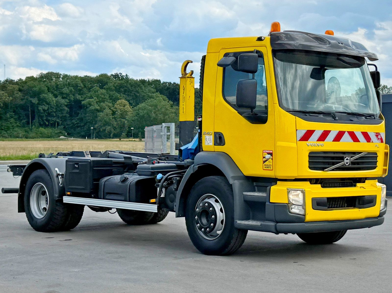 Volvo FL 240 * Abrollkipper * HMF 270 K2 * TOPZUSTAND - Camion ampliroll: photos 3 Volvo FL 240 * Abrollkipper * HMF 270 K2 * TOPZUSTAND - Camion ampliroll: photos 3