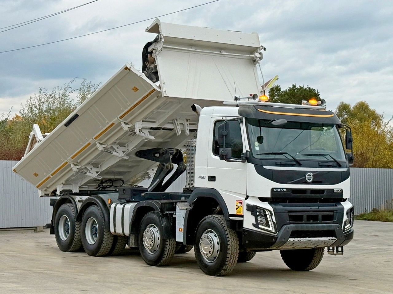 Volvo FMX 460 Kipper * BORDMATIC * 8x4 * TOPZUSTAND - Camion benne: photos 1 Volvo FMX 460 Kipper * BORDMATIC * 8x4 * TOPZUSTAND - Camion benne: photos 1