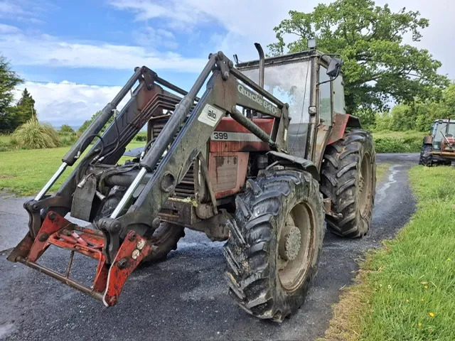 Massey Ferguson 399 c/w Loader - Tracteur agricole: photos 1 Massey Ferguson 399 c/w Loader - Tracteur agricole: photos 1