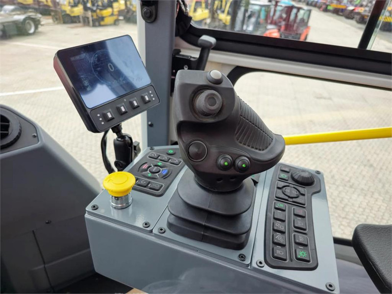 Reach stacker Kalmar DRU450-62S5: photos 10