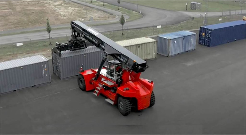 Kalmar DRU450-62S5 - Reach stacker: photos 3 Kalmar DRU450-62S5 - Reach stacker: photos 3