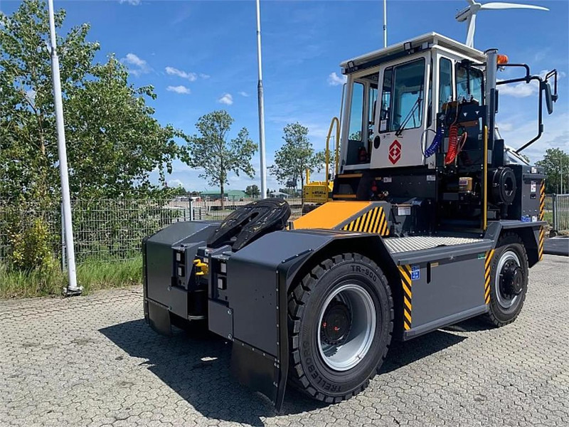 Mafi HD445 4x4 - Tracteur portuaire: photos 5 Mafi HD445 4x4 - Tracteur portuaire: photos 5