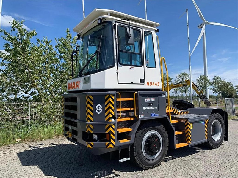Mafi HD445 4x4 - Tracteur portuaire: photos 1 Mafi HD445 4x4 - Tracteur portuaire: photos 1