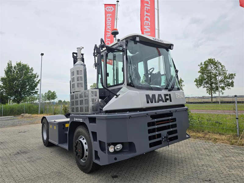 Mafi R336 4x4 - Tracteur portuaire: photos 1 Mafi R336 4x4 - Tracteur portuaire: photos 1