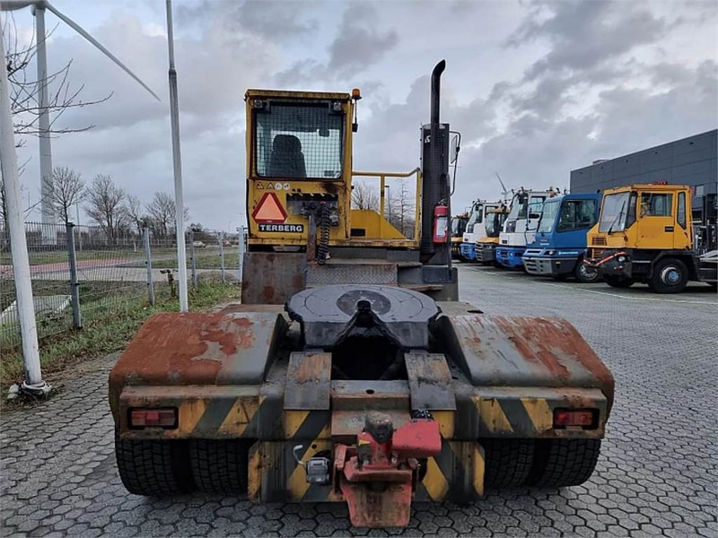 Terberg YT220 - Tracteur portuaire: photos 5 Terberg YT220 - Tracteur portuaire: photos 5