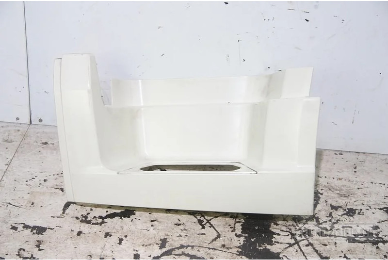 DAF Body & Chassis Parts Opstapbak Li. DAF CF 85 - Marchepied pour Camion: photos 1 DAF Body & Chassis Parts Opstapbak Li. DAF CF 85 - Marchepied pour Camion: photos 1