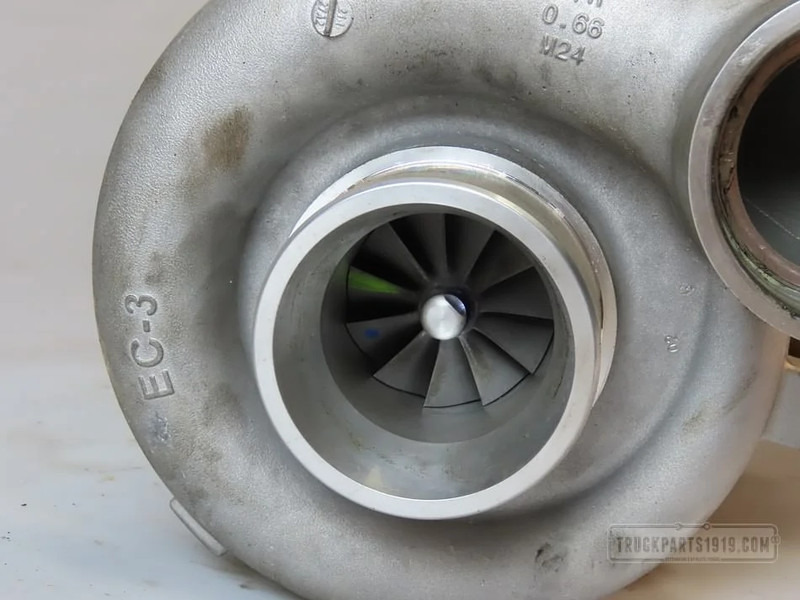 MAN Engines & Parts Turbolader D2676LF51 - Turbocompresseur pour Camion: photos 2 MAN Engines & Parts Turbolader D2676LF51 - Turbocompresseur pour Camion: photos 2