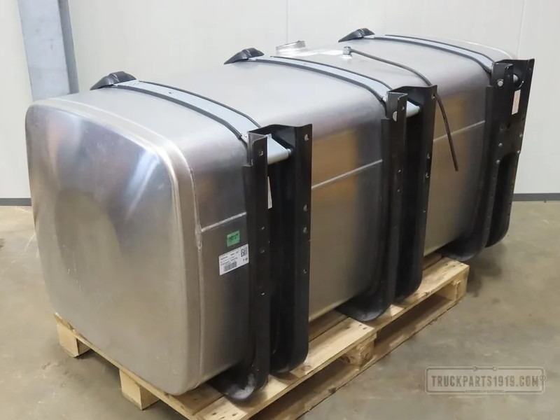 MAN Fuel System Brandstoftank + steunen 710L - Réservoir de carburant pour Camion: photos 2 MAN Fuel System Brandstoftank + steunen 710L - Réservoir de carburant pour Camion: photos 2