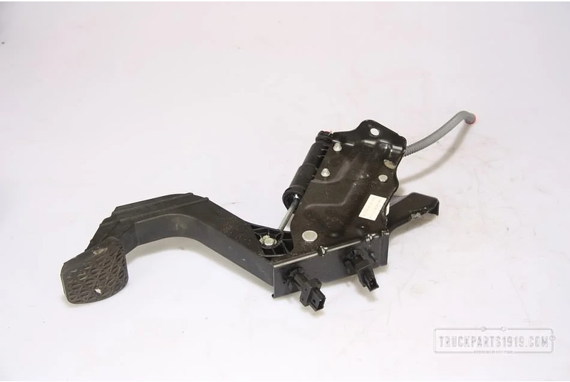 Mercedes-Benz Body & Chassis Parts Koppelingspedaal Sprinter - Pédale pour Camion: photos 1 Mercedes-Benz Body & Chassis Parts Koppelingspedaal Sprinter - Pédale pour Camion: photos 1