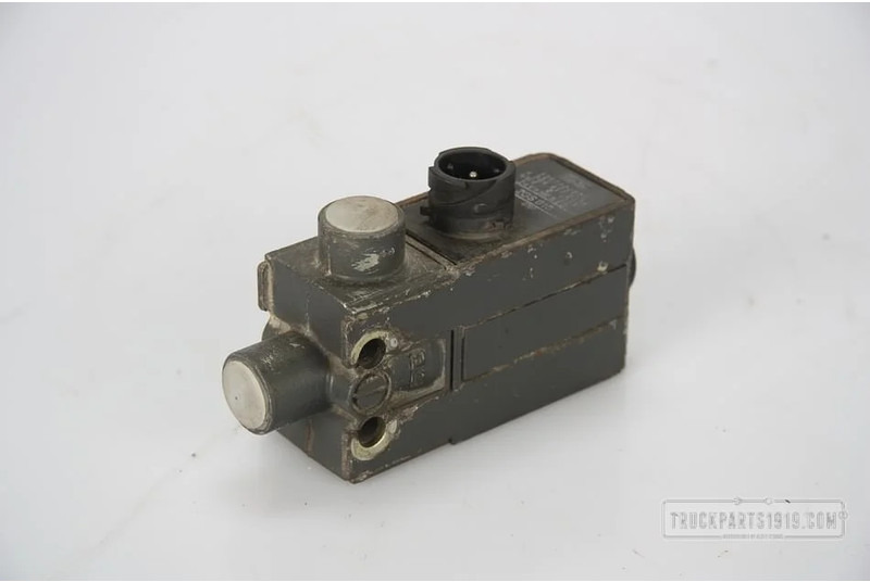 Mercedes-Benz Compressed Air System Uitlaatrem Ventiel - Valve pour Camion: photos 1 Mercedes-Benz Compressed Air System Uitlaatrem Ventiel - Valve pour Camion: photos 1