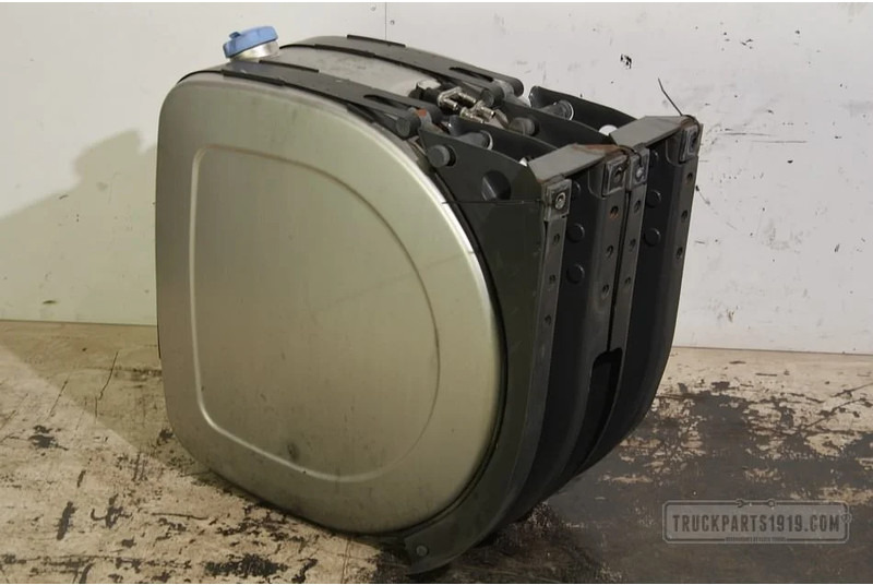 Renault Exhaust System Ad Blue Tank Renault - AdBlue réservoir pour Camion: photos 2 Renault Exhaust System Ad Blue Tank Renault - AdBlue réservoir pour Camion: photos 2