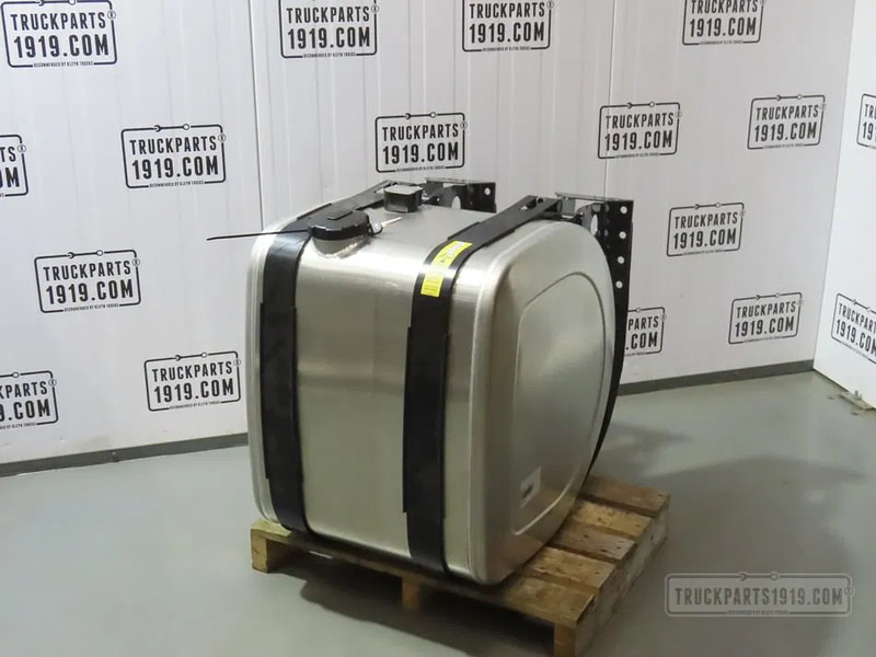 Volvo 21516442 Brandstoftank + steunen 240L - Réservoir de carburant pour Camion: photos 1 Volvo 21516442 Brandstoftank + steunen 240L - Réservoir de carburant pour Camion: photos 1