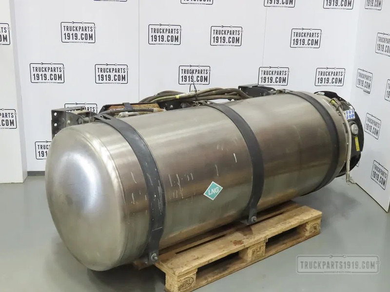 Volvo 23952072 LNG tank 565L Volvo - Réservoir de carburant pour Camion: photos 1 Volvo 23952072 LNG tank 565L Volvo - Réservoir de carburant pour Camion: photos 1