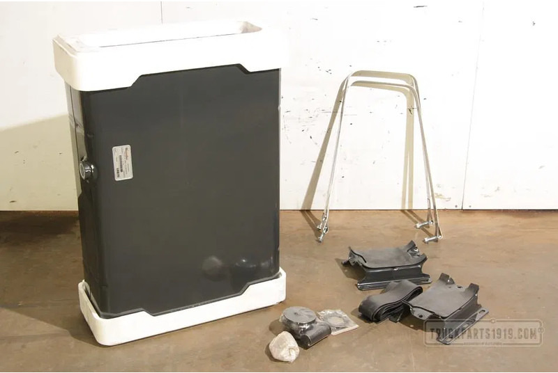 ZF NSOF0135086RC00 Hydr. tank achter cab 135 Ltr - Hydraulique pour Camion: photos 1 ZF NSOF0135086RC00 Hydr. tank achter cab 135 Ltr - Hydraulique pour Camion: photos 1