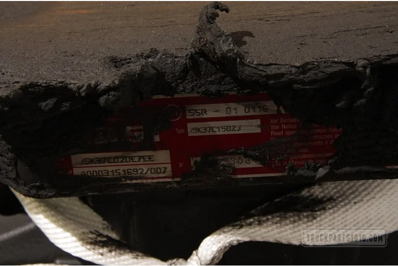 Jost Body & Chassis Parts Opleggerschotel MERCEDES-BENZ - Sellette d'attelage pour Camion: photos 2 Jost Body & Chassis Parts Opleggerschotel MERCEDES-BENZ - Sellette d'attelage pour Camion: photos 2