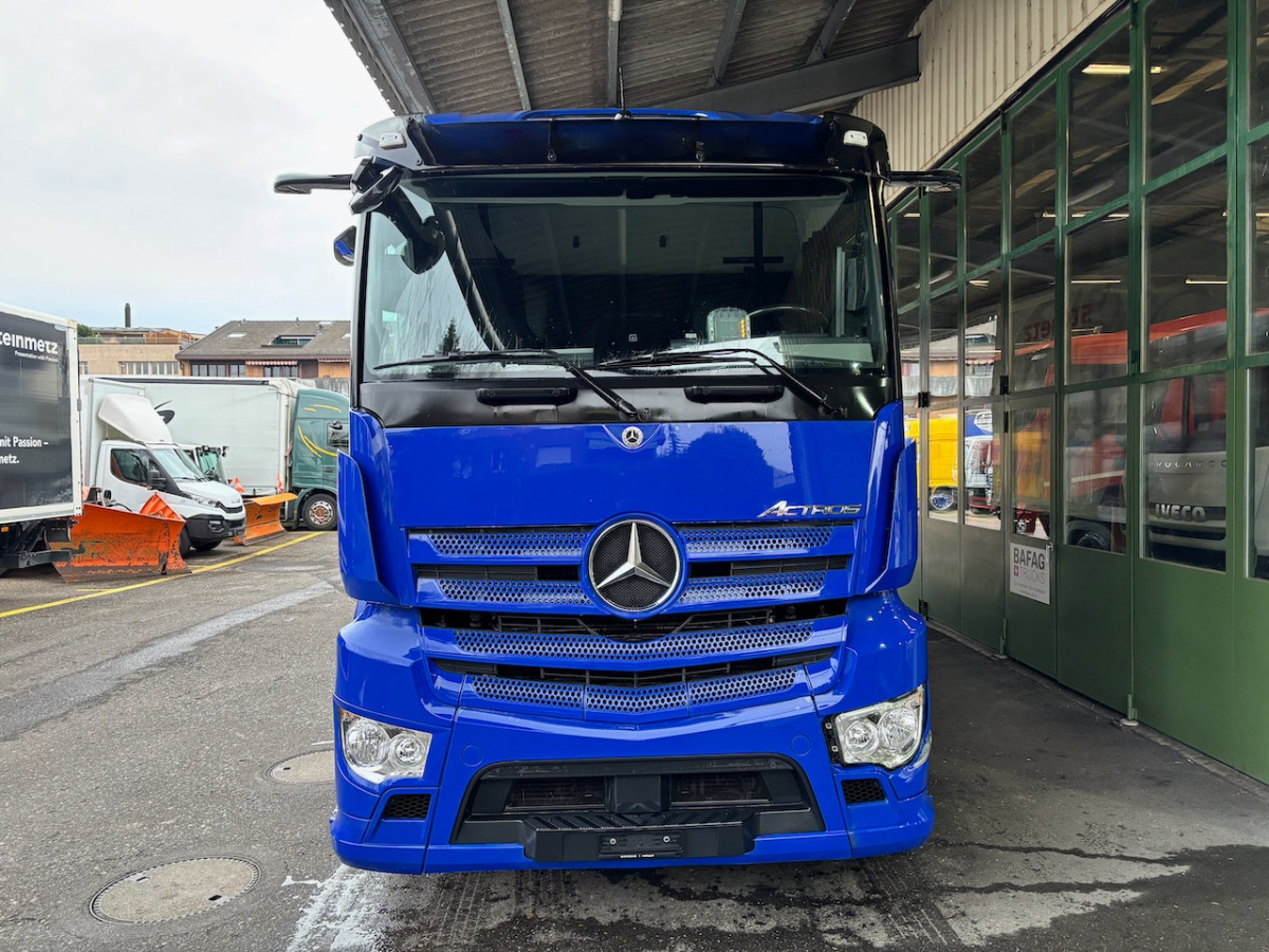 MERCEDES Actros 1843 - Camion fourgon: photos 3 MERCEDES Actros 1843 - Camion fourgon: photos 3