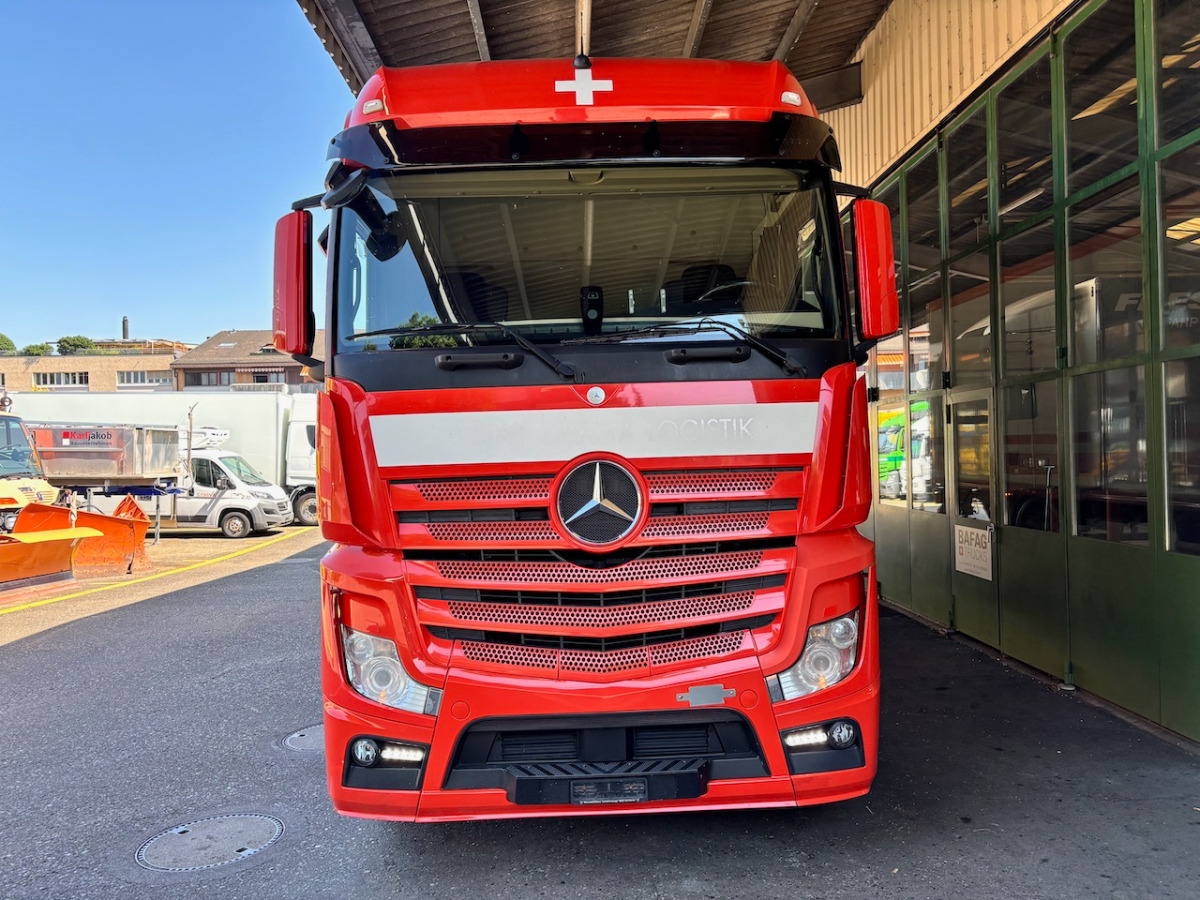 MERCEDES Actros 1848 - Camion fourgon: photos 3 MERCEDES Actros 1848 - Camion fourgon: photos 3