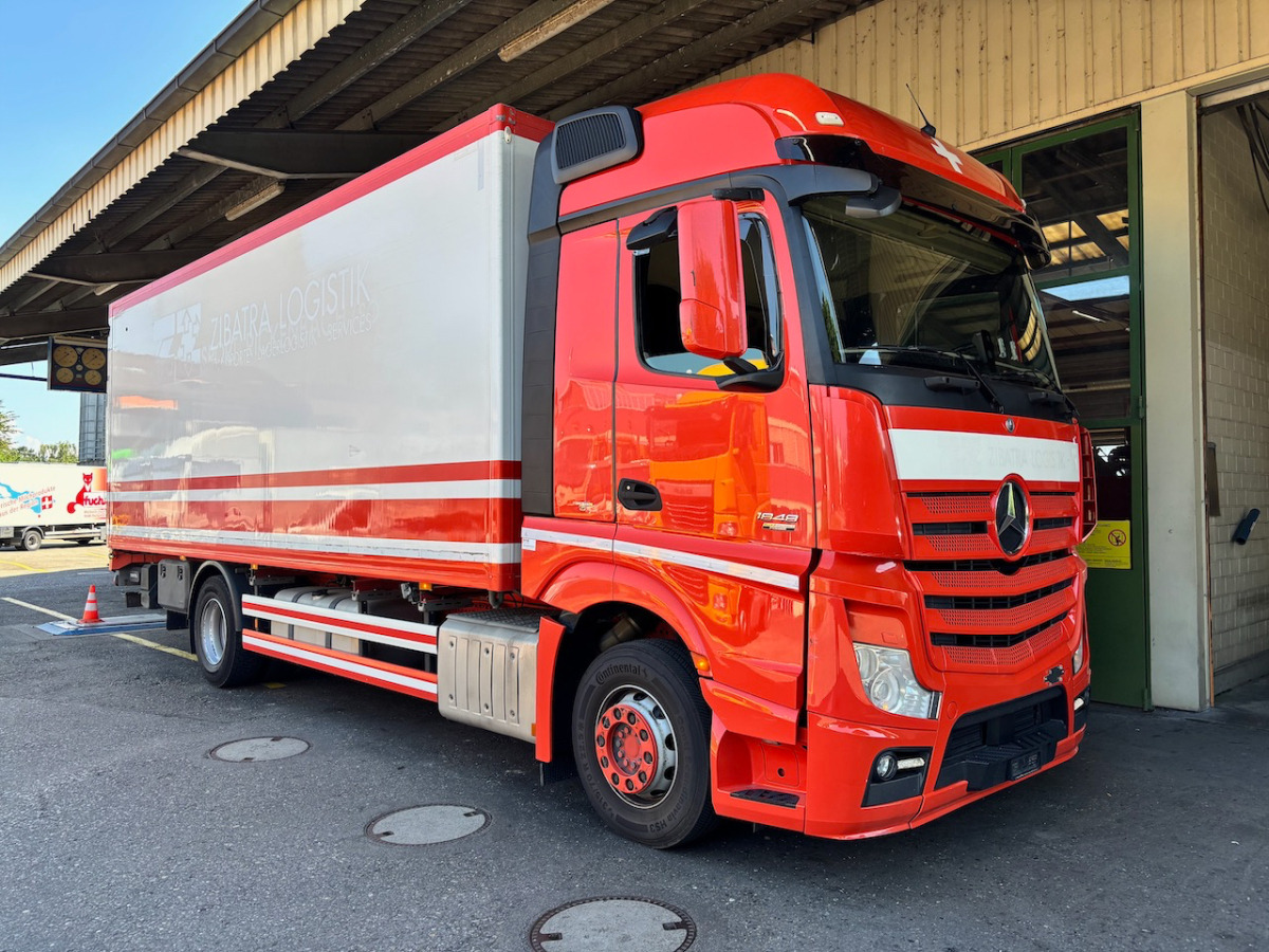MERCEDES Actros 1848 - Camion fourgon: photos 1 MERCEDES Actros 1848 - Camion fourgon: photos 1