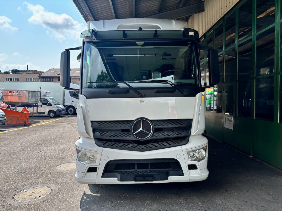 MERCEDES Antos 1824 - Camion fourgon: photos 3 MERCEDES Antos 1824 - Camion fourgon: photos 3