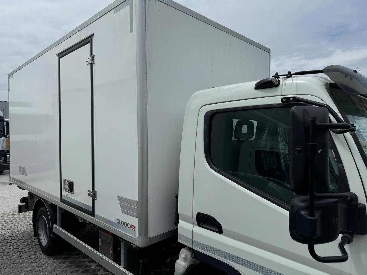Mitsubishi Canter FUSO 70C18 Isotherm Koffer - Camion isothermique: photos 4 Mitsubishi Canter FUSO 70C18 Isotherm Koffer - Camion isothermique: photos 4