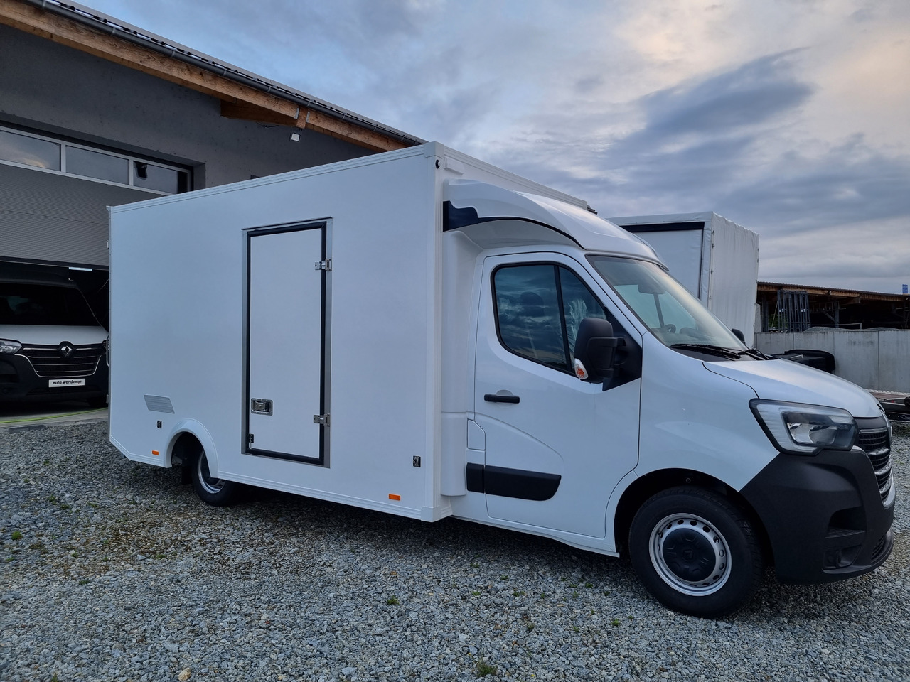 Renault Master 165 Koffer Platform Tiefrahmen - Fourgon grand volume: photos 2 Renault Master 165 Koffer Platform Tiefrahmen - Fourgon grand volume: photos 2