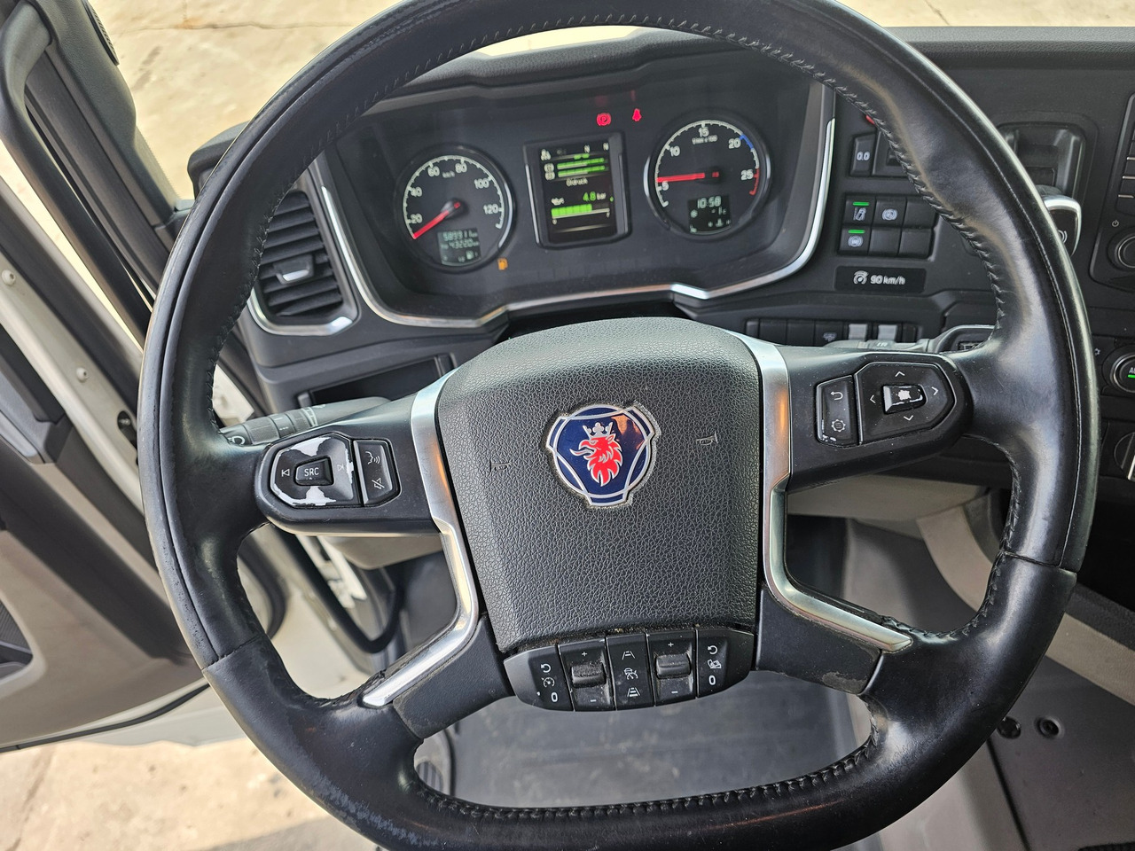 Scania R410 High ( SCR Only ) - Tracteur routier: photos 5 Scania R410 High ( SCR Only ) - Tracteur routier: photos 5