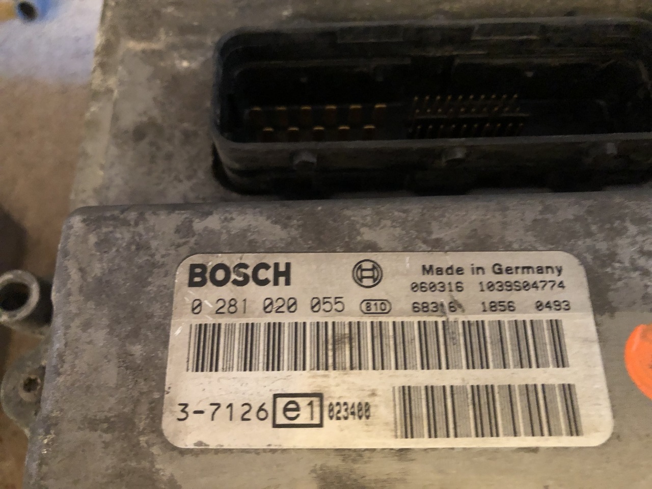 CONTROL UNIT MAN TGA 0281010255 - Bloc de gestion pour Camion: photos 3 CONTROL UNIT MAN TGA 0281010255 - Bloc de gestion pour Camion: photos 3