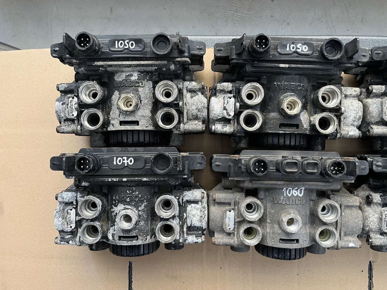 EBS AXLE MODULATOR 2 MAN TGA-TGM-TGL - Pièces de frein pour Camion: photos 2 EBS AXLE MODULATOR 2 MAN TGA-TGM-TGL - Pièces de frein pour Camion: photos 2