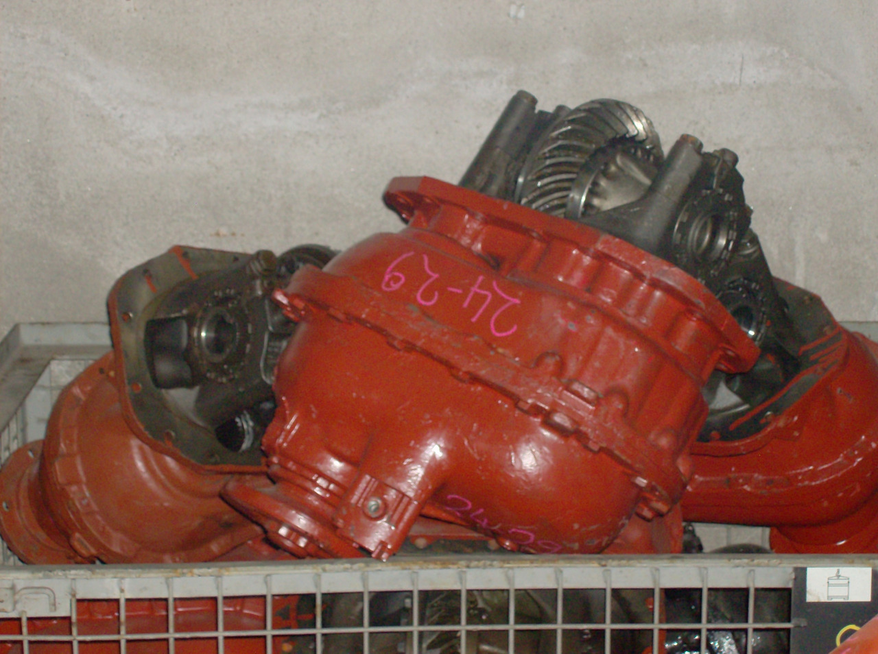 FINAL DRIVE MERCEDES, MAN - Essieu et pièces: photos 3 FINAL DRIVE MERCEDES, MAN - Essieu et pièces: photos 3