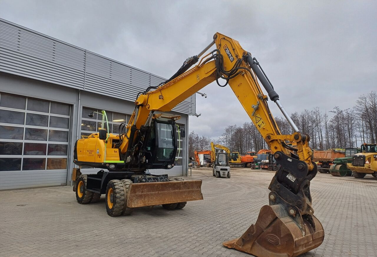 JCB JS175 - Pelle sur pneus: photos 3 JCB JS175 - Pelle sur pneus: photos 3