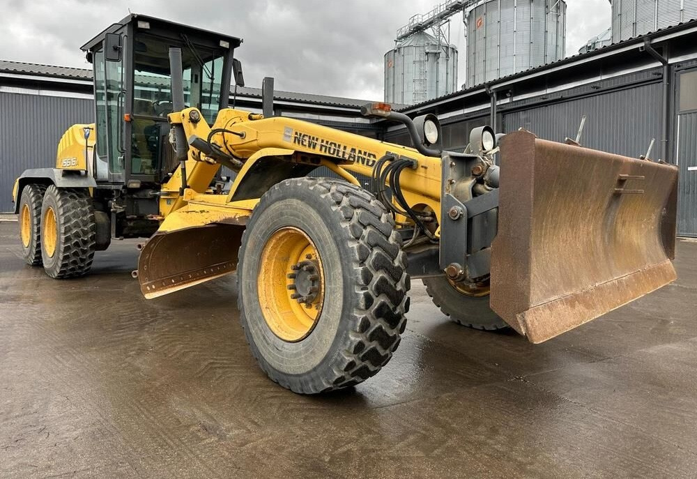 New Holland F156.6 - Niveleuse: photos 2 New Holland F156.6 - Niveleuse: photos 2