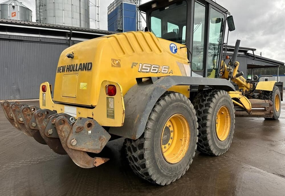 New Holland F156.6 - Niveleuse: photos 3 New Holland F156.6 - Niveleuse: photos 3