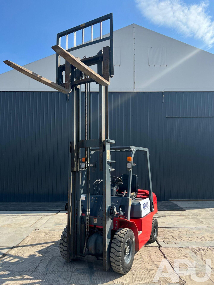 Plus Power VTDD-25 - Chariot élévateur: photos 4 Plus Power VTDD-25 - Chariot élévateur: photos 4