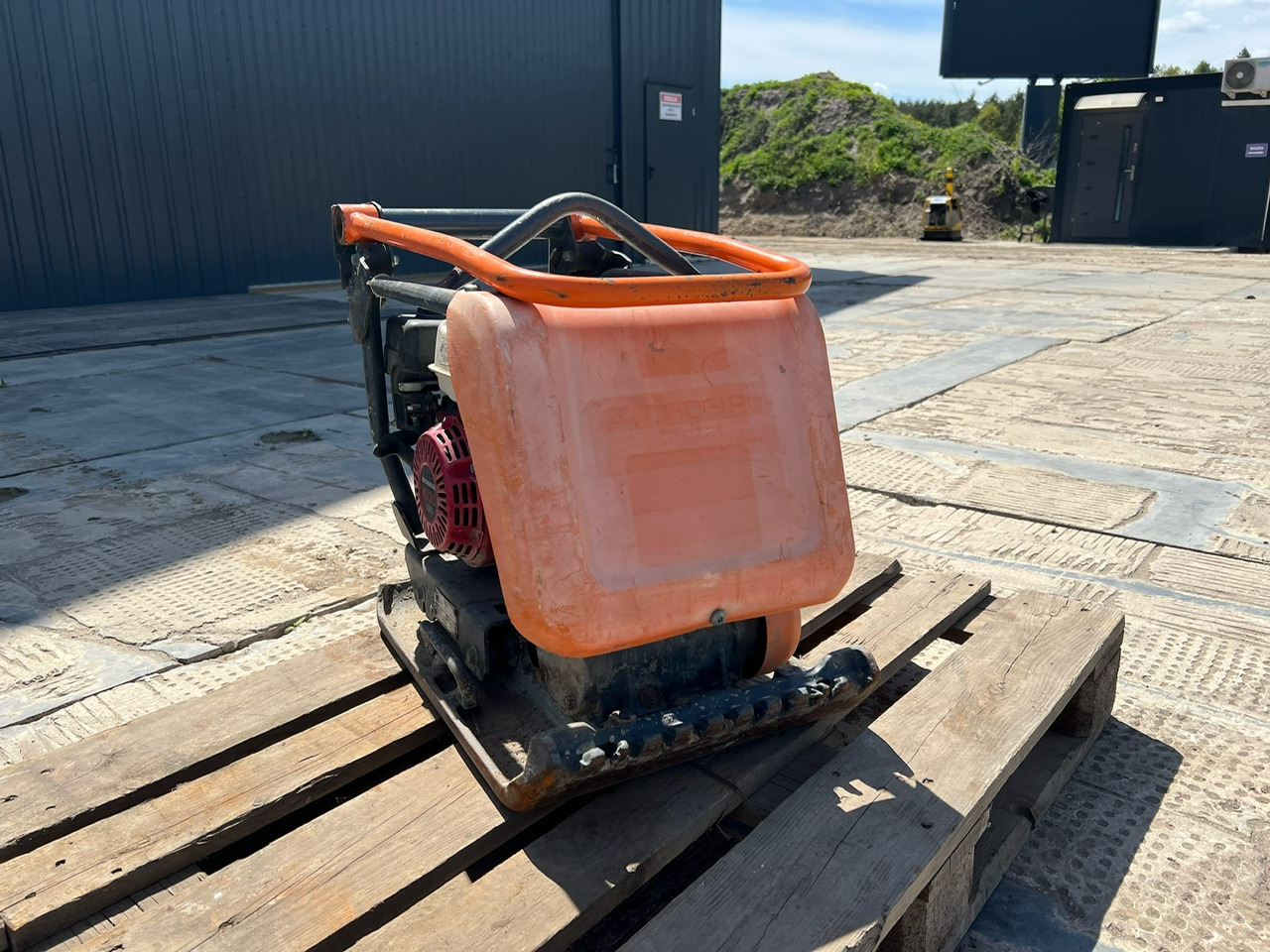 Zagęszczarka ALTRAD BELLE FC4000E PCX13/40 - Plaque vibrante: photos 3 Zagęszczarka ALTRAD BELLE FC4000E PCX13/40 - Plaque vibrante: photos 3