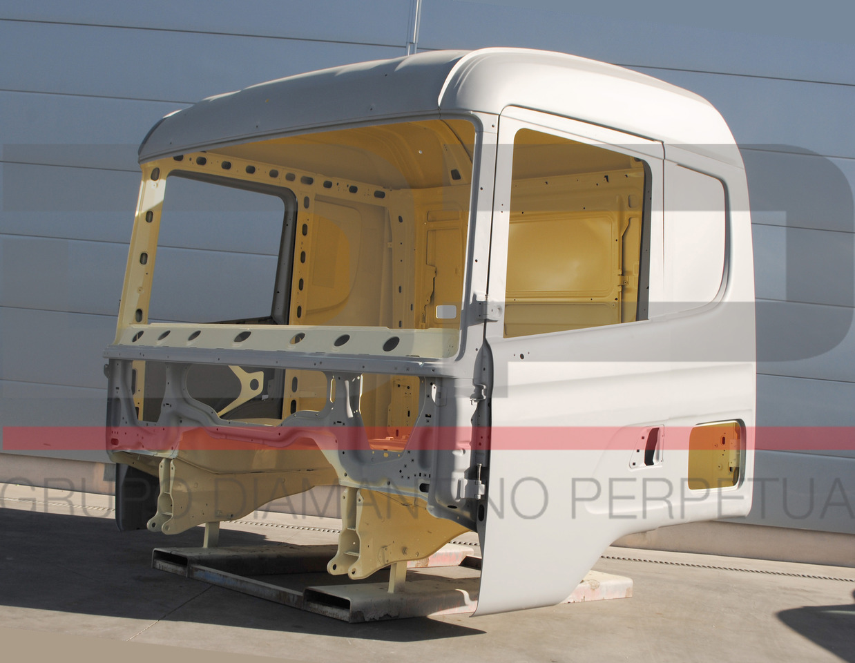 Scania Cabine Nua CR19 Normal (Porta Pequena) PGRT - Cabine pour Camion: photos 2 Scania Cabine Nua CR19 Normal (Porta Pequena) PGRT - Cabine pour Camion: photos 2