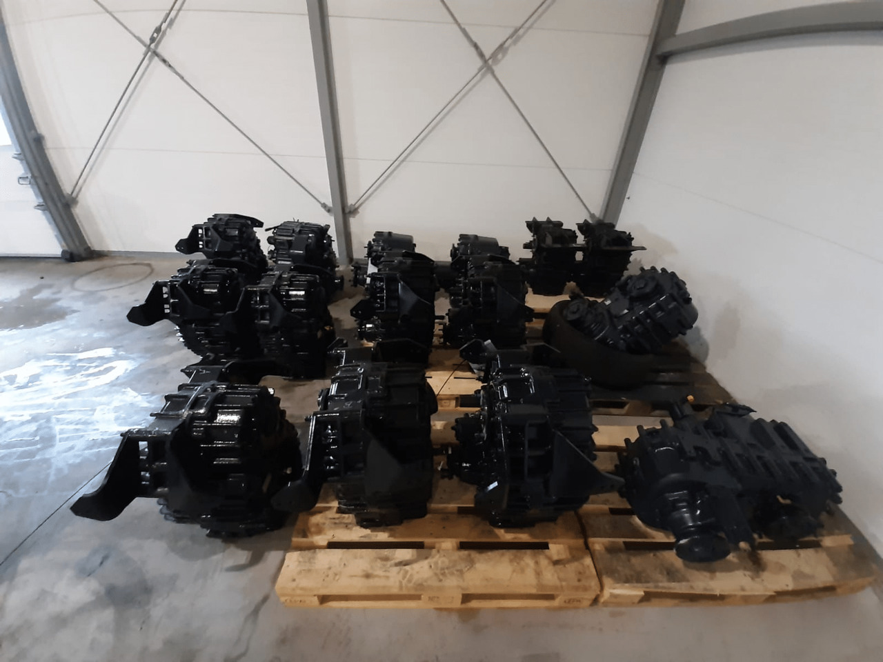 MAN 8x8 8x6 Tussenbak g172Z-L USED - Transmission pour Camion: photos 2 MAN 8x8 8x6 Tussenbak g172Z-L USED - Transmission pour Camion: photos 2
