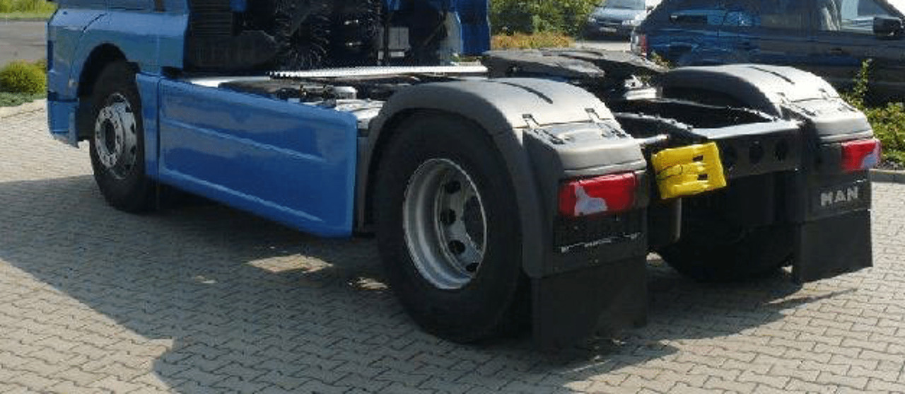 MAN TGA TGX ZIJSKIRT WB 3900MM EURO 3-5 PRIMER 000078A - Carrosserie et extérieur pour Camion: photos 2 MAN TGA TGX ZIJSKIRT WB 3900MM EURO 3-5 PRIMER 000078A - Carrosserie et extérieur pour Camion: photos 2