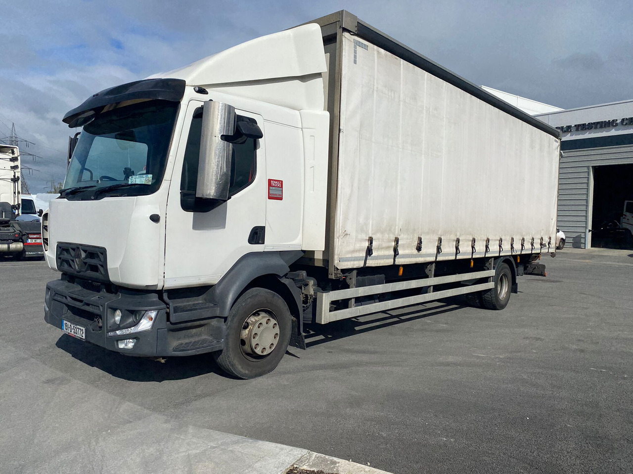 2015 Renault D Med 4×2 250 - Camion à rideaux coulissants: photos 3 2015 Renault D Med 4×2 250 - Camion à rideaux coulissants: photos 3