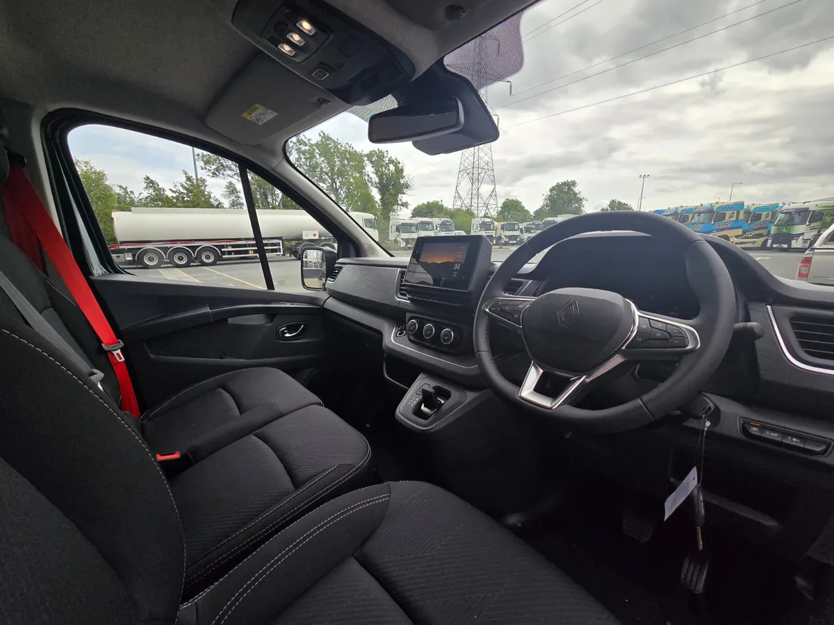 Transport de personnes 2025 Renault Trafic Combi 170BHP Auto: photos 22