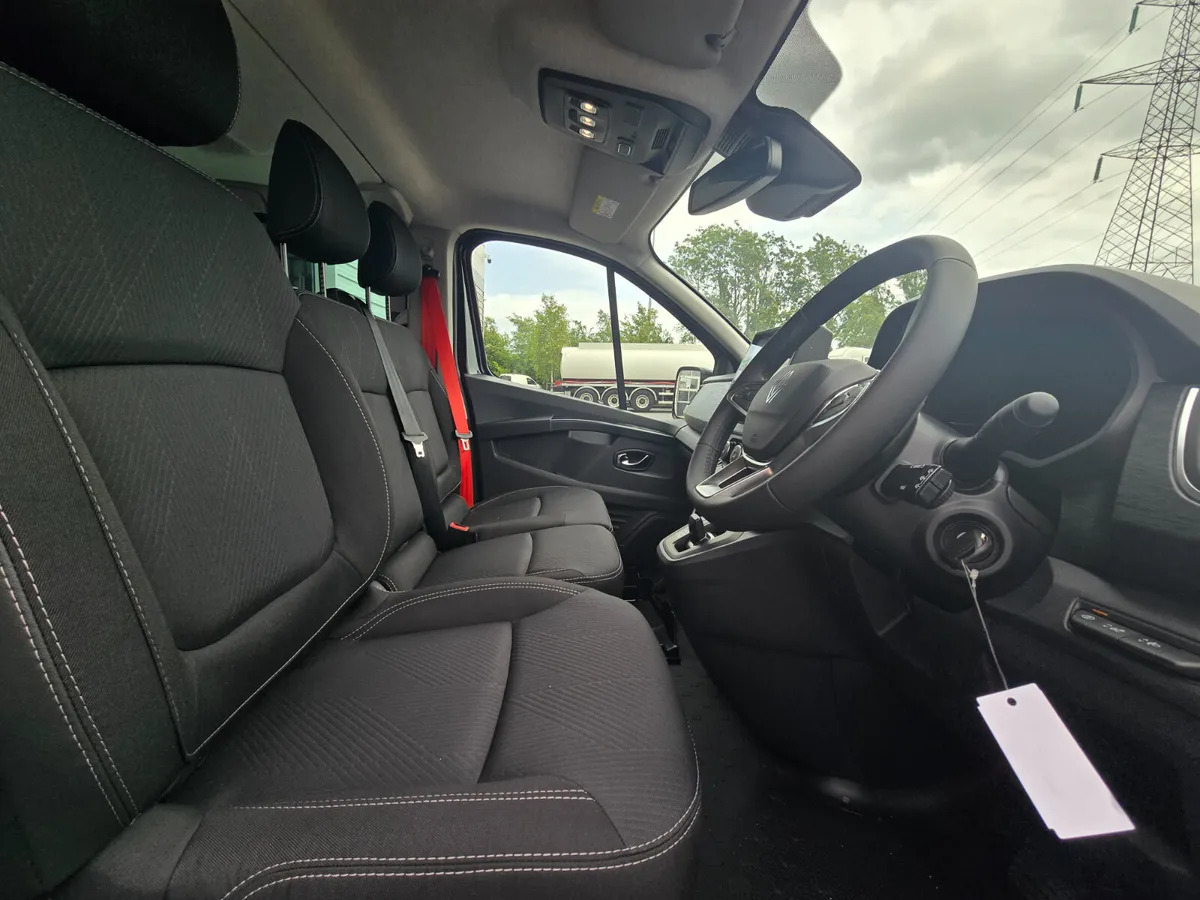 Transport de personnes 2025 Renault Trafic Combi 170BHP Auto: photos 21