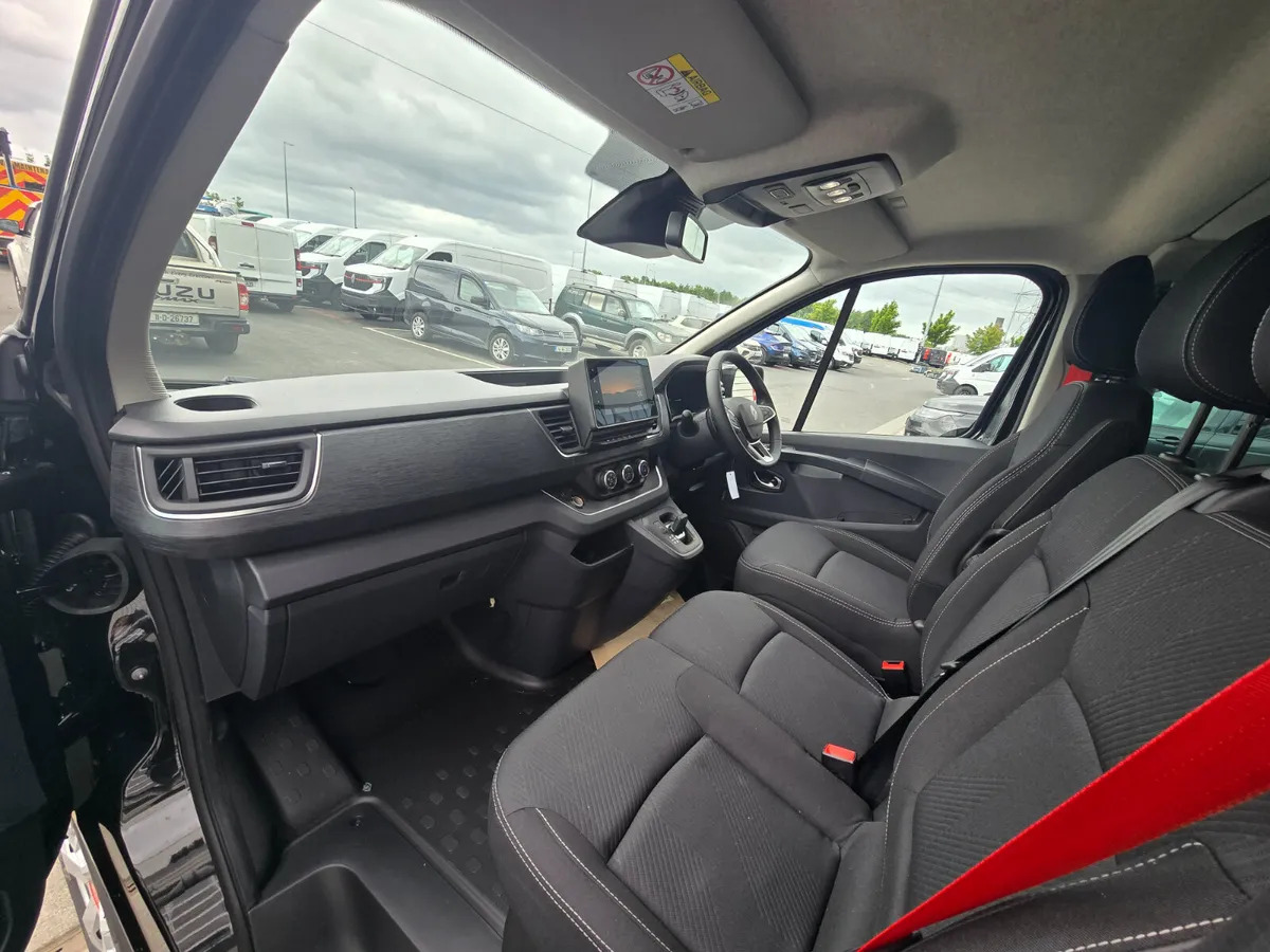Transport de personnes 2025 Renault Trafic Combi 170BHP Auto: photos 18