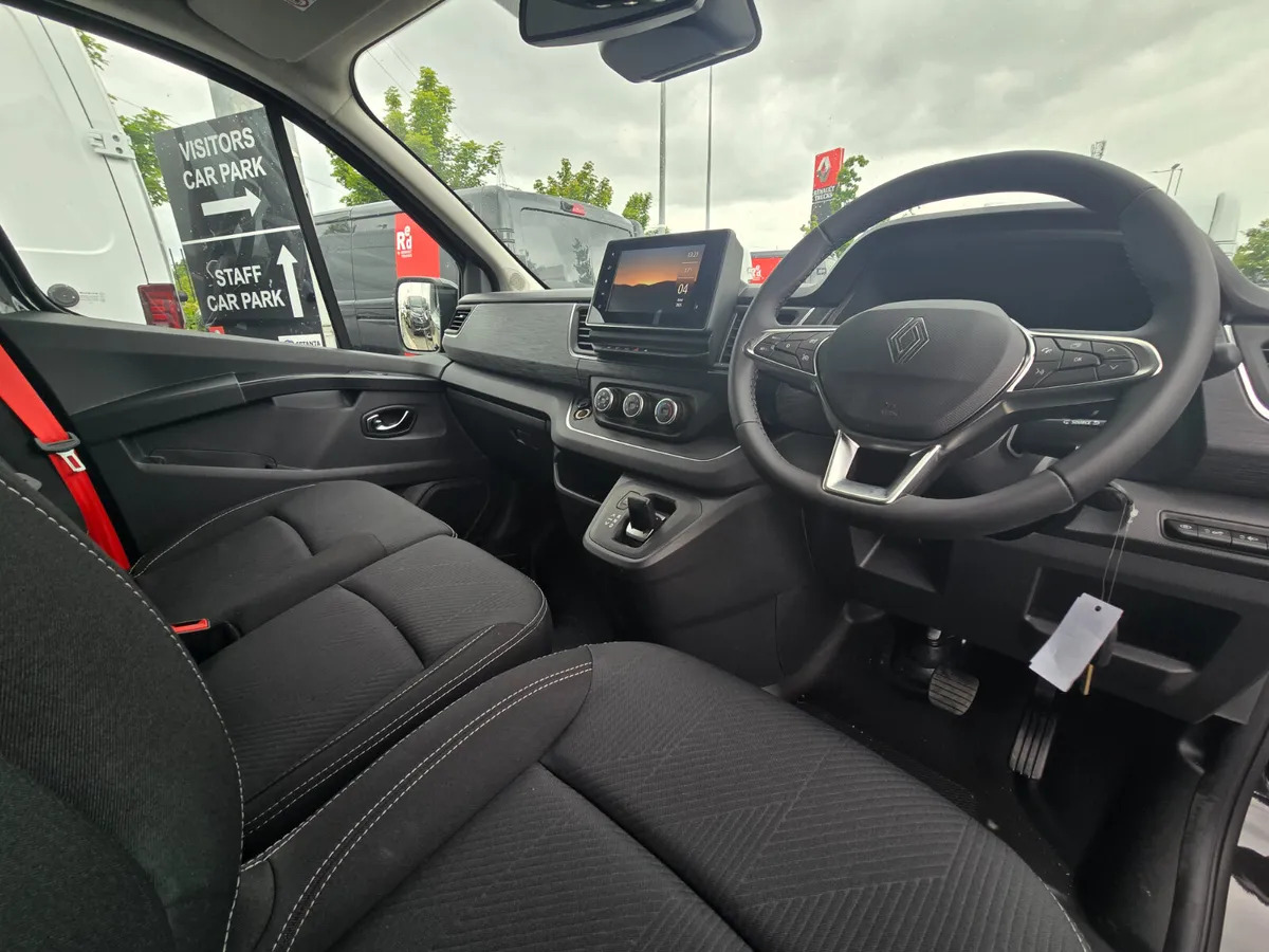 Transport de personnes 2025 Renault Trafic Combi 170BHP Auto: photos 17