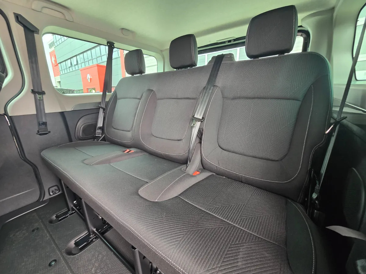 Transport de personnes 2025 Renault Trafic Combi 170BHP Auto: photos 16