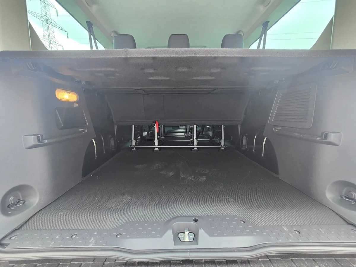 Transport de personnes 2025 Renault Trafic Combi 170BHP Auto: photos 12