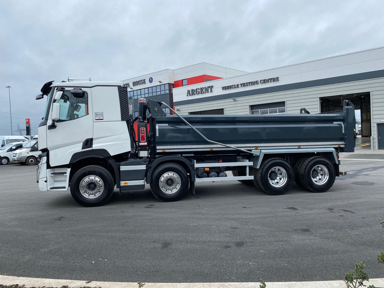 NEW Renault Trucks C Range Tipper - Camion benne: photos 4 NEW Renault Trucks C Range Tipper - Camion benne: photos 4